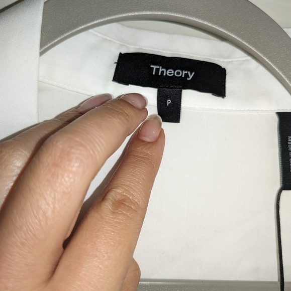 4. NWT THEORY SEAM CINCH COTTON BLEND SHIRT IN LUXE WHITE - Picture 5 of 6